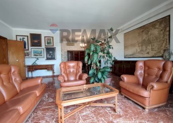 Soggiorno - Four-room apartment Via Cristoforo Colombo
 
34, Mola di Bari - photo 13