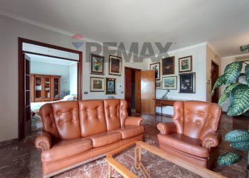 Soggiorno - Four-room apartment Via Cristoforo Colombo
 
34, Mola di Bari - photo 14