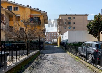 Edificio all\'aperto - Villa Bifamiliare via col di lana
18bis, Monterotondo - foto 35