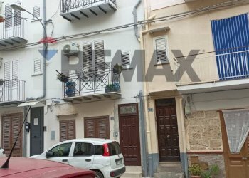 Edificio all\'aperto - Semi-detached house piazza monsignor tommaso mannino
 
62, Carini - photo 3