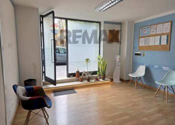 Sala - Office Corso Vittorio Emanuele
96, Villabate - photo 1