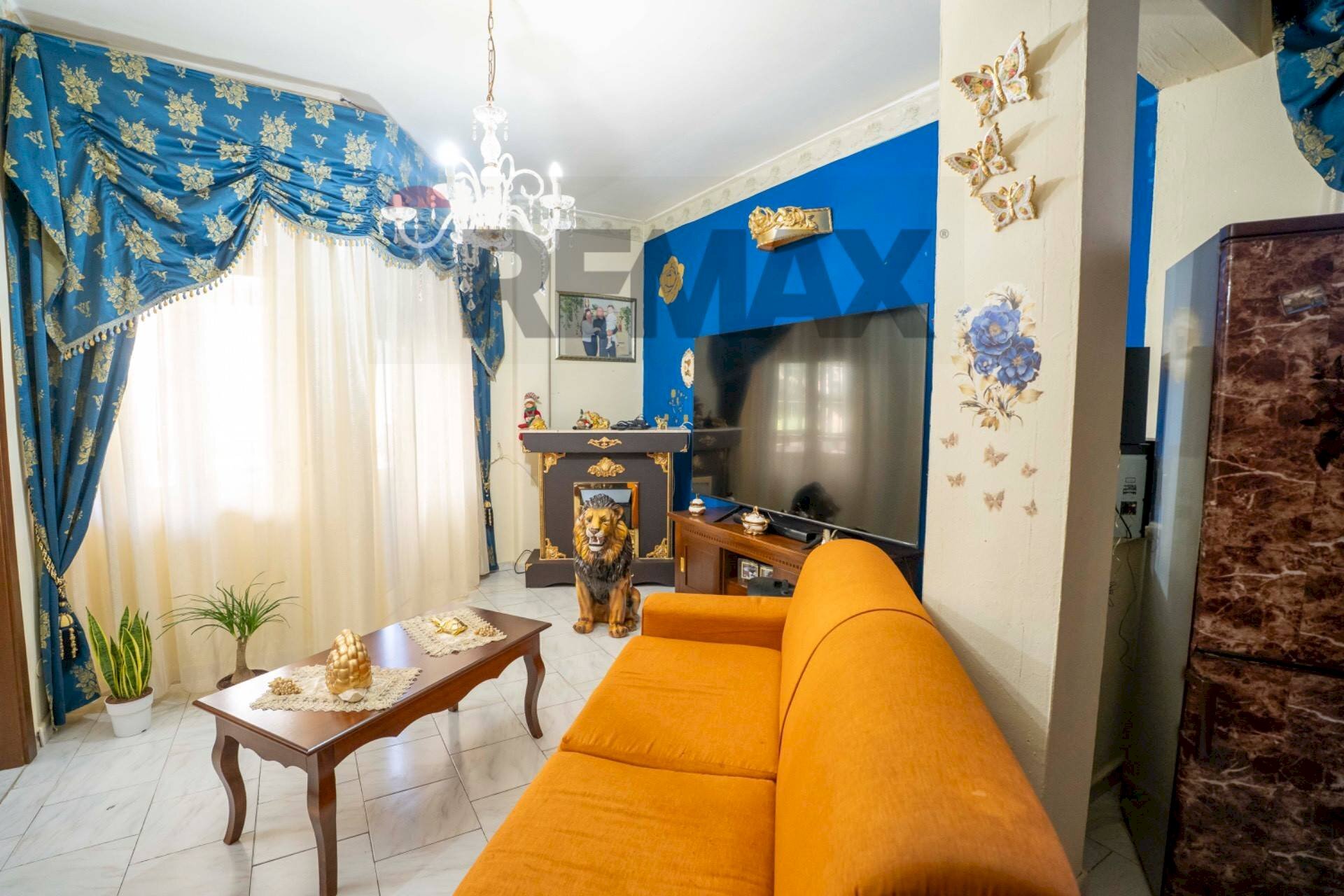 Soggiorno - Three-room apartment Via Curtatone E Montanara/Via Sardegna
 
1/10, Catania - photo 1