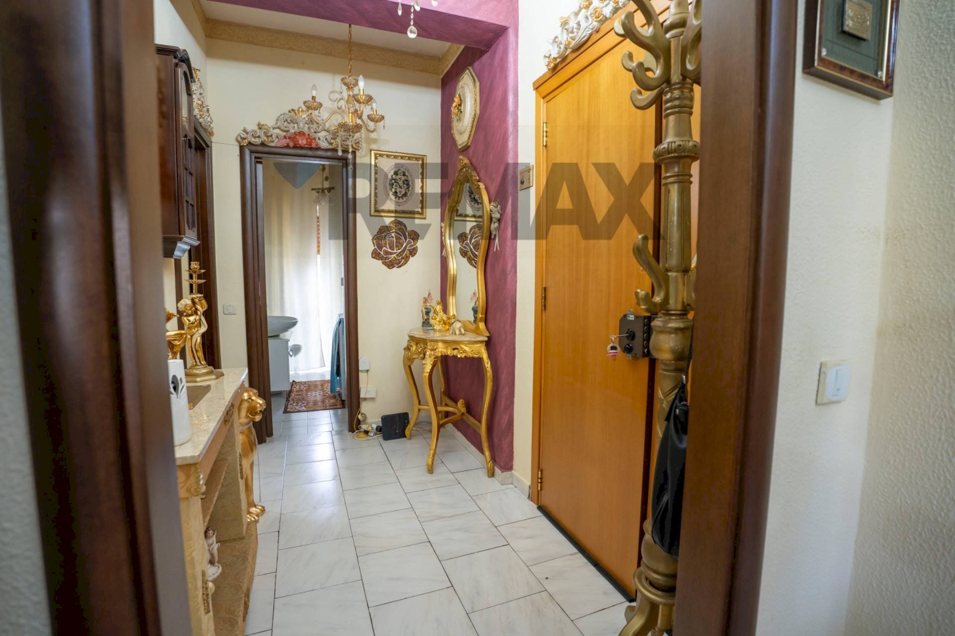 Hall / corridoio - Three-room apartment Via Curtatone E Montanara/Via Sardegna
 
1/10, Catania - photo 2