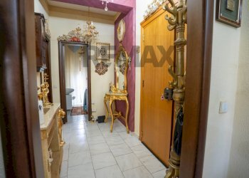 Hall / corridoio - Three-room apartment Via Curtatone E Montanara/Via Sardegna
 
1/10, Catania - photo 2