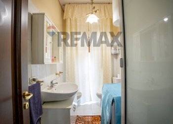 Bagno - Three-room apartment Via Curtatone E Montanara/Via Sardegna
 
1/10, Catania - photo 6
