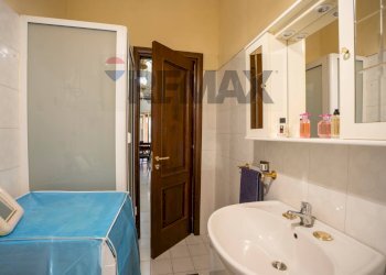 Bagno - Three-room apartment Via Curtatone E Montanara/Via Sardegna
 
1/10, Catania - photo 7