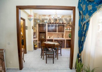 Sala da pranzo - Three-room apartment Via Curtatone E Montanara/Via Sardegna
 
1/10, Catania - photo 12