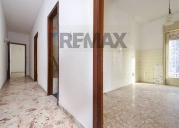 Hall / corridoio - Apartment Via Wrzì
 
14, Catania - photo 28