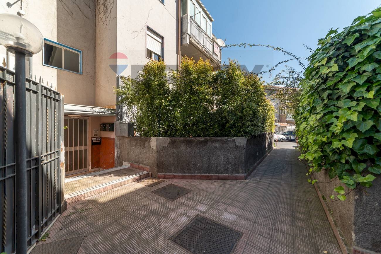 Edificio all\'aperto - Quadrilocale Via San Domenico Savio
 
25, Gravina di Catania - foto 1