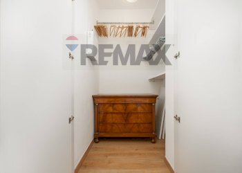 Hall / corridoio - Three-room apartment CORSO SEMPIONE
 
81, Milano - photo 20