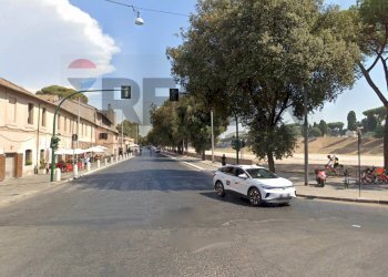 Edificio all\'aperto - Commercial Activity Via Dei Cerchi
 
1, Roma - photo 2