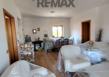 Sala da pranzo - Trilocale VIA GARIBALDI
 
224, Calatabiano - foto 32