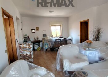 Sala da pranzo - Trilocale VIA GARIBALDI
 
224, Calatabiano - foto 33