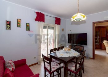 Sala da pranzo - Apartment Via Antonino corsaro
 
9, Camporotondo Etneo - photo 4