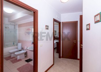 Hall / corridoio - Apartment Via Antonino corsaro
 
9, Camporotondo Etneo - photo 13