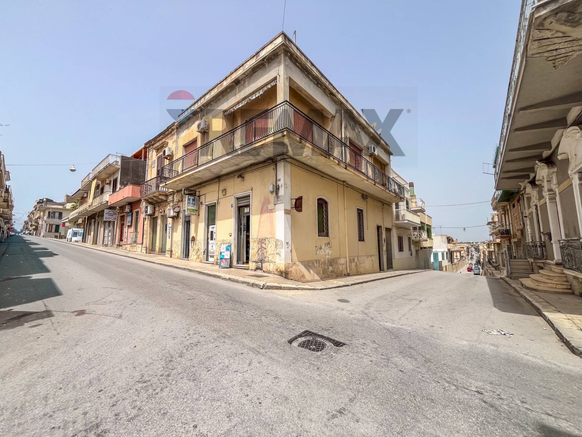 Edificio all\'aperto - Casa indipendente Via Principe Amedeo di Savoia
 
27, Pachino - foto 2