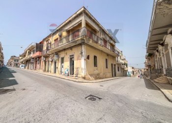 Edificio all\'aperto - Casa indipendente Via Principe Amedeo di Savoia
 
27, Pachino - foto 2