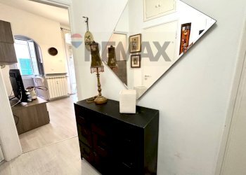 Hall / corridoio - Two-room apartment Via Maria Solari
 
5, Savona - photo 13