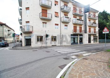 Edificio all\'aperto - Locale Commerciale via rampinelli
1, Ponte San Pietro - foto 1