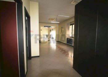Hall / corridoio - Locale Commerciale via rampinelli
1, Ponte San Pietro - foto 4