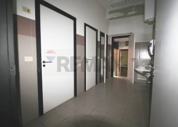 Hall / corridoio - Locale Commerciale via rampinelli
1, Ponte San Pietro - foto 12
