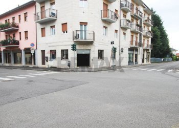 Edificio all\'aperto - Locale Commerciale via rampinelli
1, Ponte San Pietro - foto 16