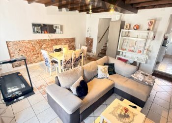 Sala da pranzo - Semi-detached house via Pier delle Vigne
 
4, Linarolo - photo 1