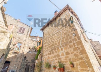 Edificio all\'aperto - Trilocale Via Palestro
 
36, Ischia di Castro - foto 3