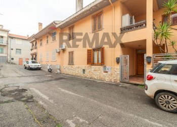 Edificio all\'aperto - Trilocale Via Ugo Foscolo
 
5, Canino - foto 4
