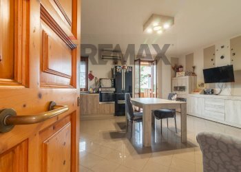 Sala da pranzo - Trilocale Via Ugo Foscolo
 
5, Canino - foto 8