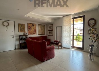 Soggiorno - Four-room apartment piazza vittorio Emanuele II
10, Bonate Sopra - photo 5