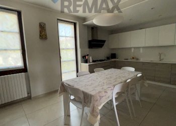 Sala da pranzo - Four-room apartment piazza vittorio Emanuele II
10, Bonate Sopra - photo 10