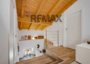 Scale - Independent house Via Risorgimento
37, Quattro Castella - photo 9