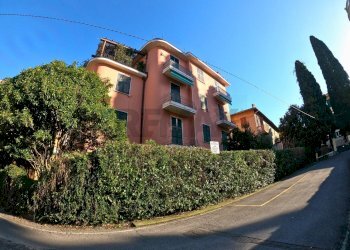 Edificio all\'aperto - Trilocale Via Belvedere
 
33, Santa Margherita Ligure - foto 2
