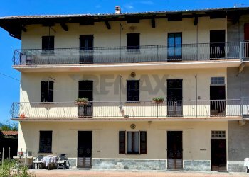 Edificio all\'aperto - Casa semi indipendente Via Beati
 
26, Castelletto Sopra Ticino - foto 1