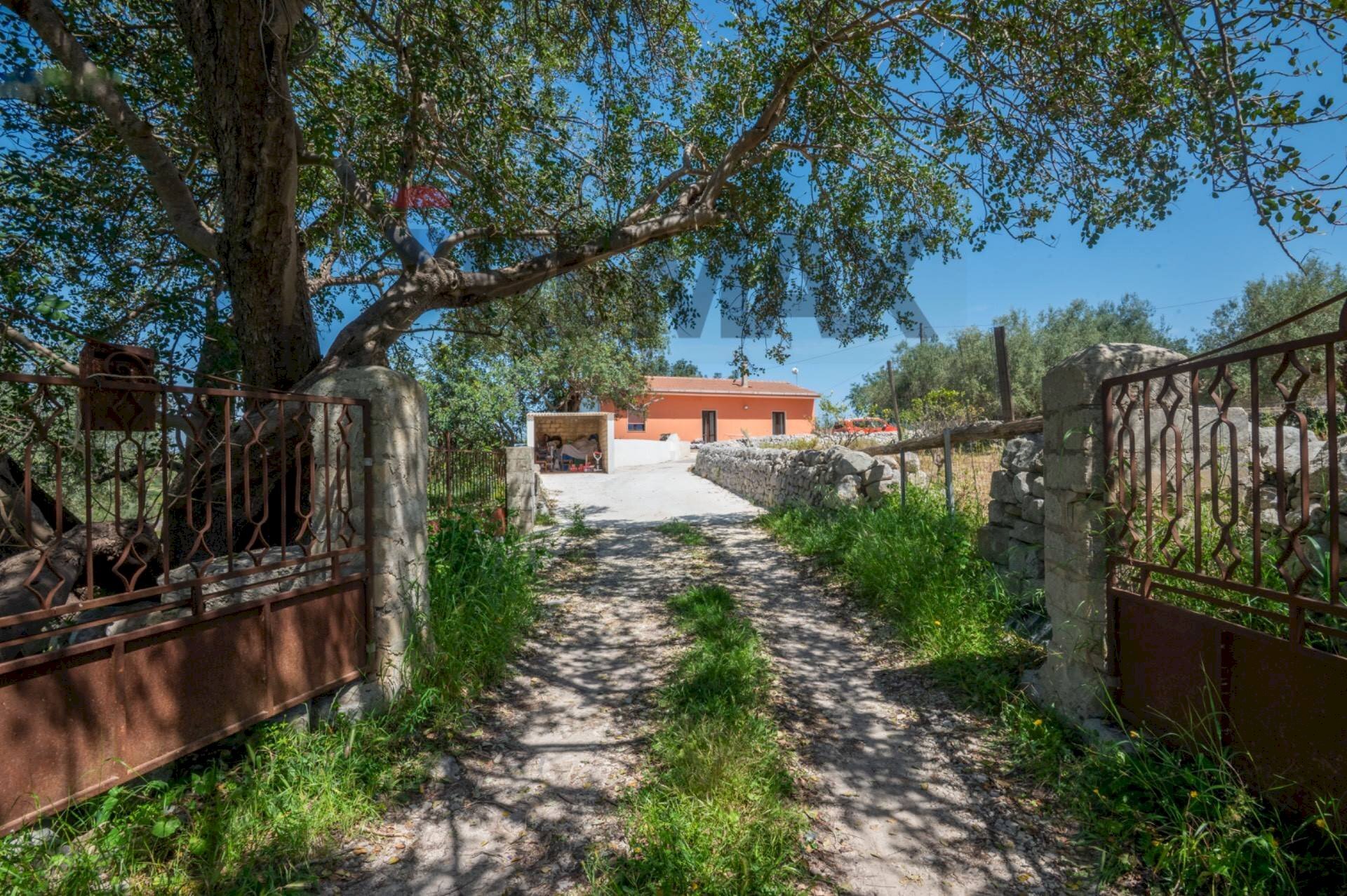 Giardino - Villa Strada Comunale Saitta Fondachello, Modica - foto 1