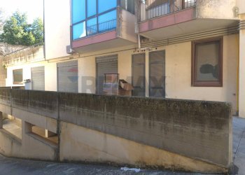 Edificio all\'aperto - Locale Commerciale via Bartolomeo Colleoni
 
30, Ragusa - foto 13