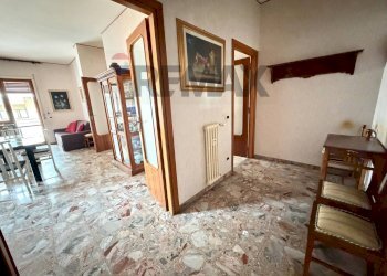 Hall / corridoio - Appartamento papa giovanni XXIII
 
39, Campobasso - foto 8