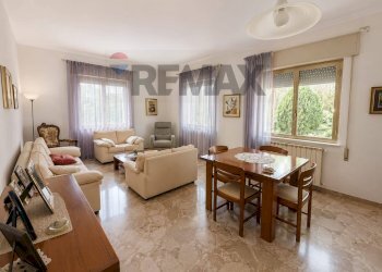 Sala da pranzo - Villa Via Sicilia
 
125, Valderice - foto 9