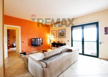 Soggiorno - Three-room apartment via Yitzhak Rabin
 
16, Bitritto - photo 1