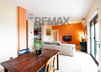 Sala da pranzo - Three-room apartment via Yitzhak Rabin
 
16, Bitritto - photo 4