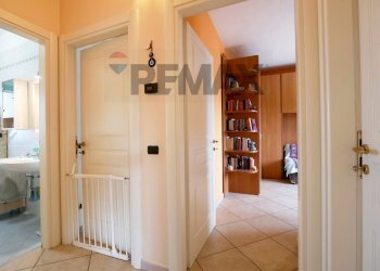 Hall / corridoio - Three-room apartment via Yitzhak Rabin
 
16, Bitritto - photo 7