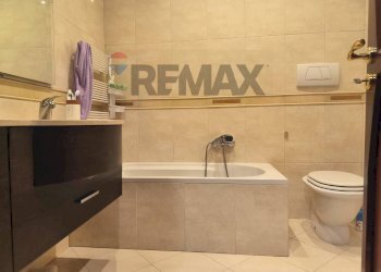 Bagno - Three-room apartment Via Nicola De Giosa
 
83, Bari - photo 5