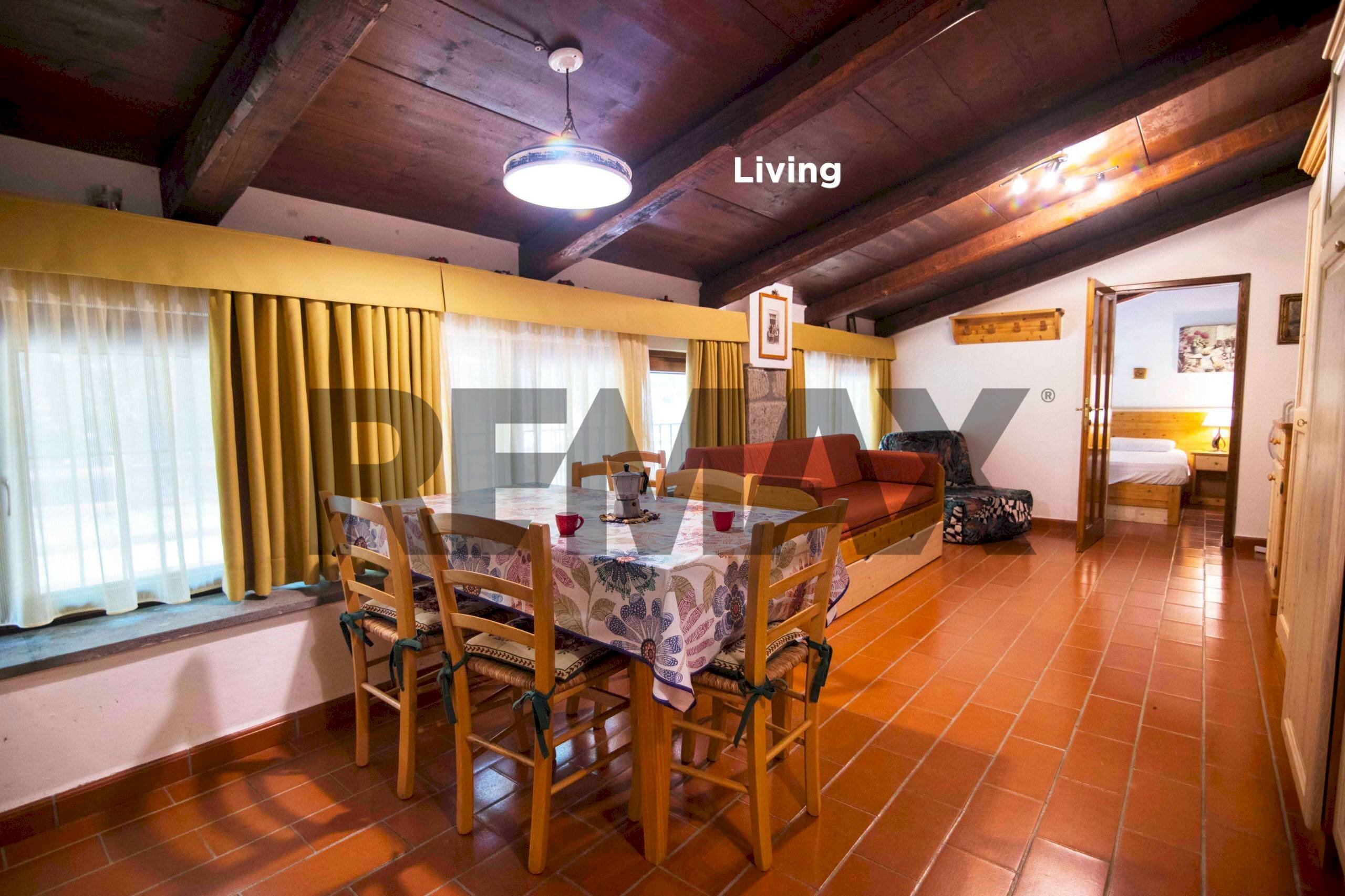 Sala da pranzo - Three-room apartment TERRE GIALLE, LOC. LE BUCHE 1
1, Castel del Piano - photo 2