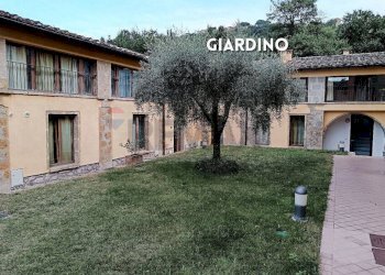 GIARDINO IN COMUNE - Trilocale TERRE GIALLE, LOC. LE BUCHE 1
 
1, Castel del Piano - foto 15