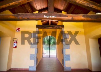 Hall / corridoio - Three-room apartment TERRE GIALLE, LOC. LE BUCHE 1
 
1, Castel del Piano - photo 11