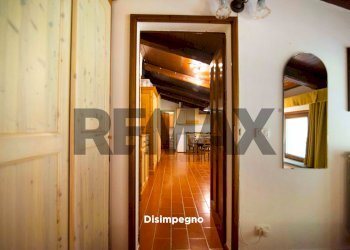 Hall / corridoio - Three-room apartment TERRE GIALLE, LOC. LE BUCHE 1
 
1, Castel del Piano - photo 29