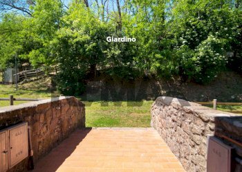 Giardino - Three-room apartment TERRE GIALLE, LOC. LE BUCHE 1
 
1, Castel del Piano - photo 33