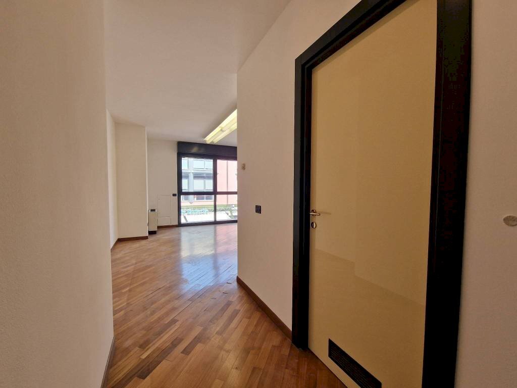 Ingresso - Monolocale Molo Ponte Morosini, 10, Genova (zona Centro Storico) - foto 2