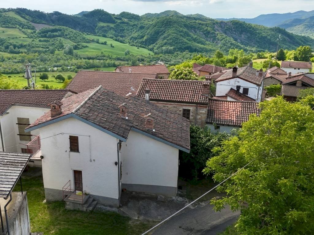 Vista - Casa indipendente Frazione Remeneglia, Fabbrica Curone - foto 2